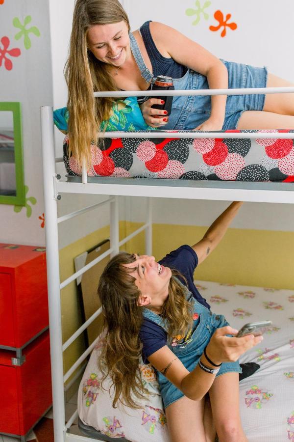 Rising Cock Party Hostel ラゴス エクステリア 写真