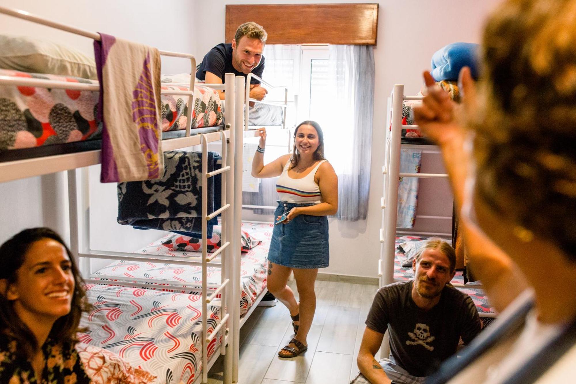 Rising Cock Party Hostel ラゴス 部屋 写真