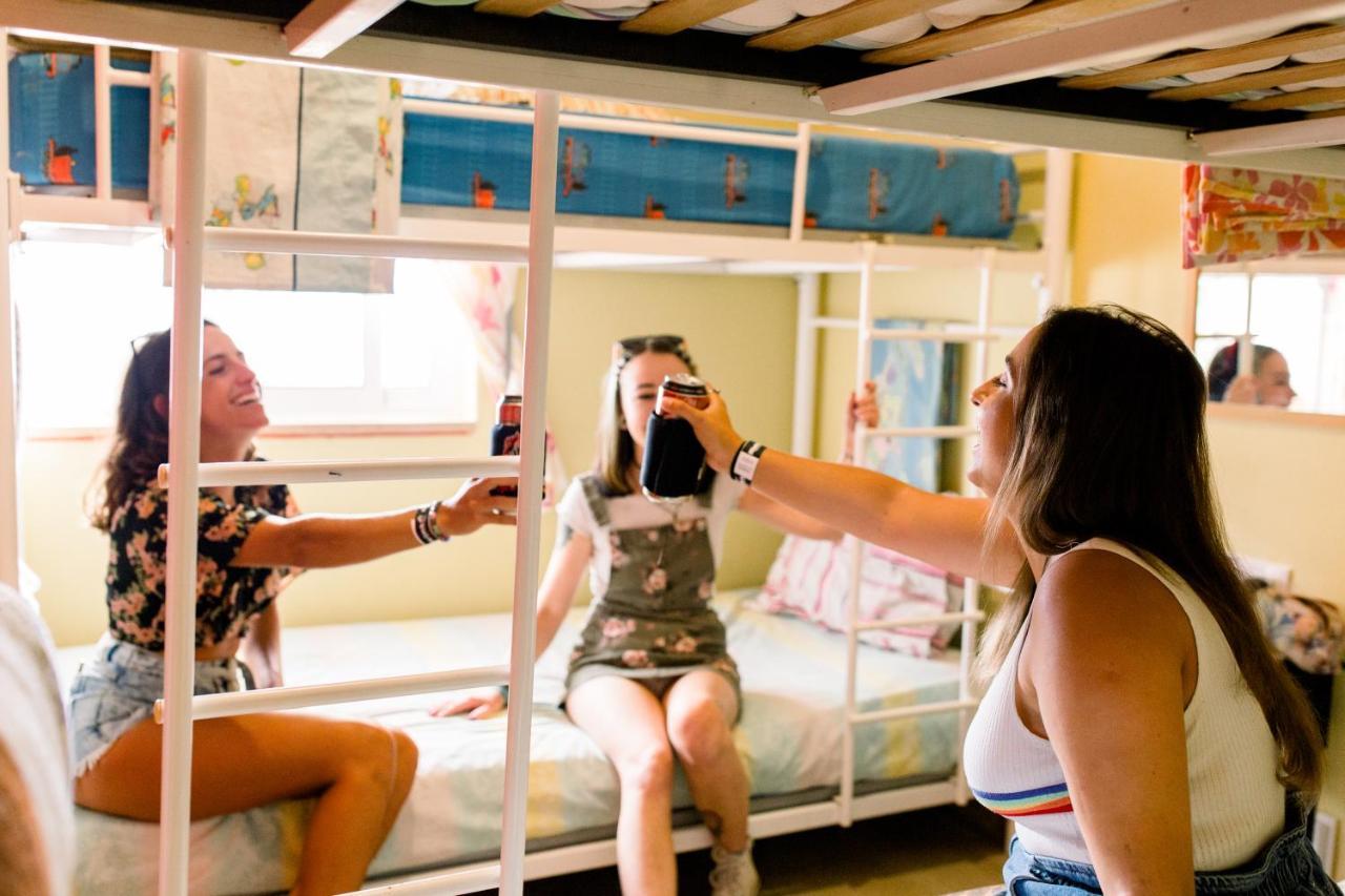 Rising Cock Party Hostel ラゴス エクステリア 写真